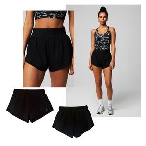 NWT Fabletics Sun Chaser 3" Shorts – Size M